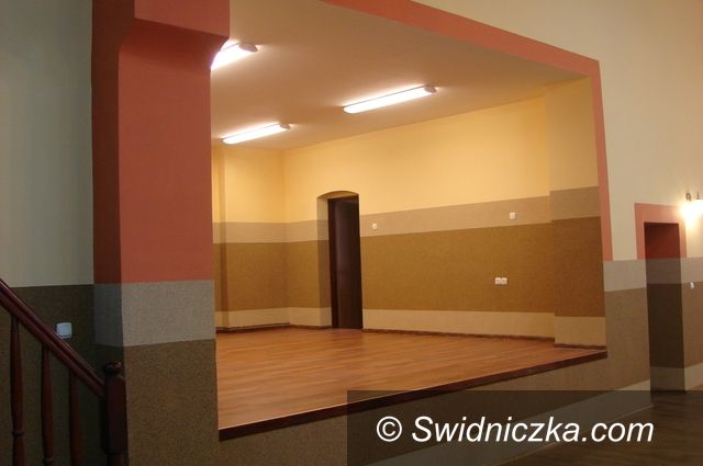 Mokrzeszów: Wyremontowana świetlica z kominkiem
