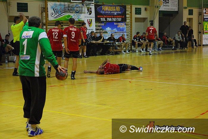 II-liga szczypiornistów: Wygrany bój z Kaliszem, Mateusz Piędziak prowadzi ŚKPR do zwycięstwa [foto, video]