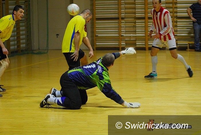 Żarów: Kolejna porażka AKS–u Żarów w meczu na szczycie
