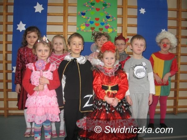 Świdnica: Superbohaterowie bawili się z kotkami i żabkami