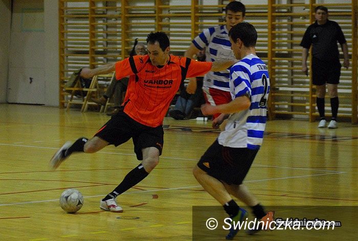 Świdnica: Męczarnie Żubrów w spotkaniu ze Ślężanką
