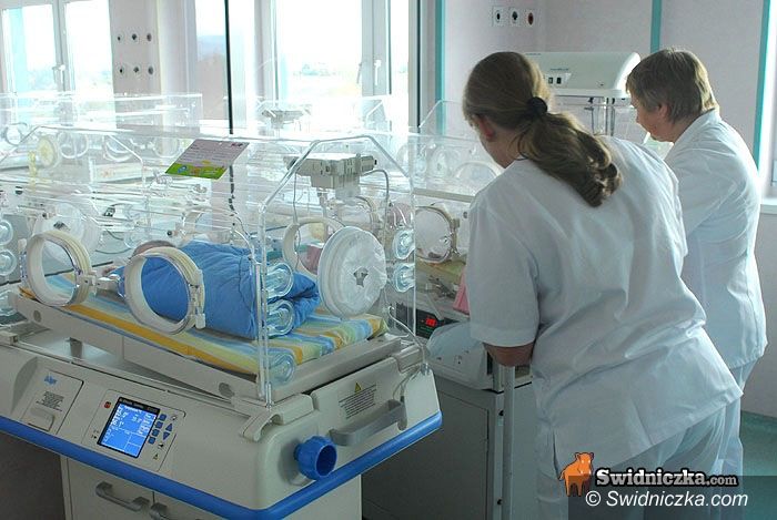 Świdnica: Lekarze z oddziału noworodkowego apelują do odwiedzających