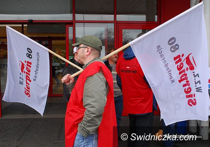 Żarów: Protesty przeciwko łamaniu praw pracowniczych w japońskich firmach
