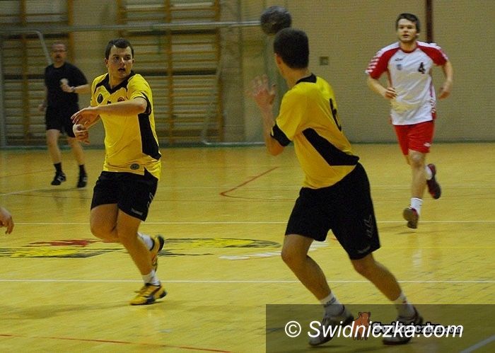 III-liga szczypiornistów: W derbach ŚKPR lepszy od Żagwi