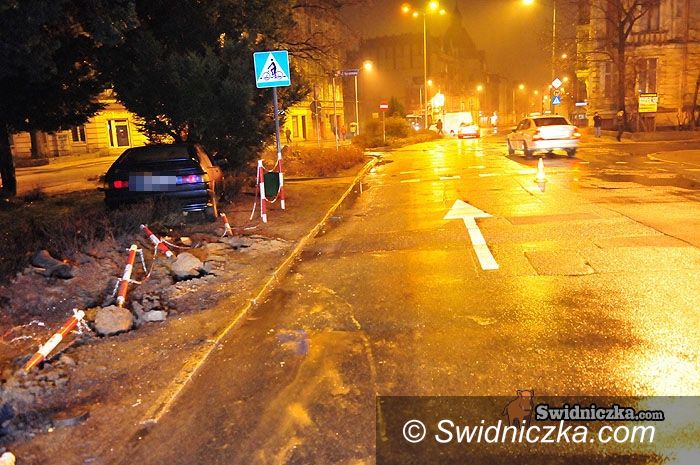Świdnica: Skosił słupki na ul. Ofiar Oświęcimskich