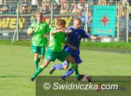 III-liga piłkarzy: Nieudana inauguracja Polonistów, porażka w Żarach