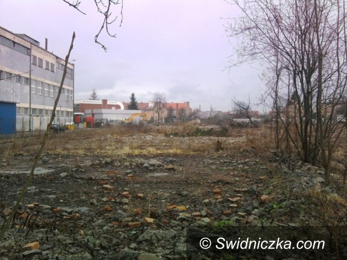 Świdnica: Ruch na placu budowy – tu, gdzie miał powstać Lidl