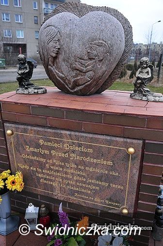 powiat świdnicki/Dolny Śląsk: Piątek w Świdnicy i w okolicy – gwałciciel w areszcie, pożary przy drogach, tragedia na drodze