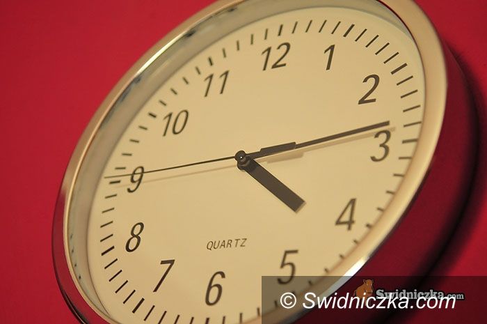 kraj: Oszczędzamy, więc zegarki przestawiamy