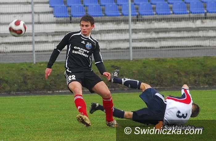 III-liga piłkarska: W Nowej Soli spotkają się ligowi sąsiedzi