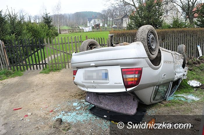 Grodziszcze: Astra na dachu – groźny wypadek w Grodziszczu