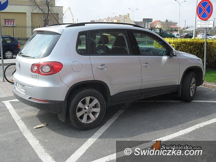 gmina Świdnica: Pani wójt w ekskluzywnej terenówce