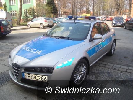 Świdnica: Drogówka w alfa romeo