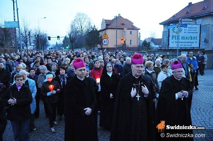 Świebodzice: Droga Krzyżowa ulicami Świebodzic