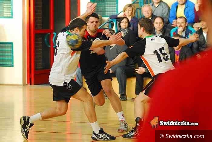 II-liga szczypiornistów: Do baraży pozostały już tylko dwa kroki