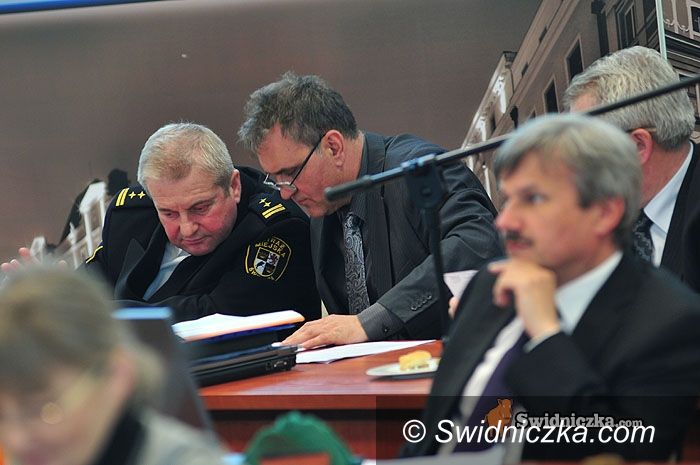 Świdnica: Bilety drożej, problemy z alkoholem – już po kwietniowej sesji – zobacz foto i video