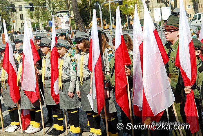 Świdnica: Pamięci kapitana Chołocińskiego – dąb na pl. świętej Małgorzaty