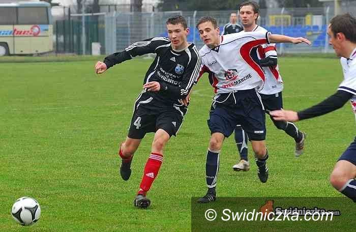 III-liga piłkarska: Pewne zwycięstwo Polonii, Ilanka lepsza od Chrobrego, co jeszcze w III–lidze?