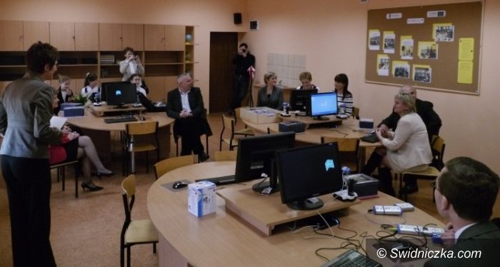 Jaworzyna Śląska: Pracownia przyrodnicza z komputerami