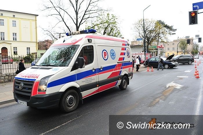 powiat świdnicki: Z pracy pogotowia: 38 pijanych do przebadania