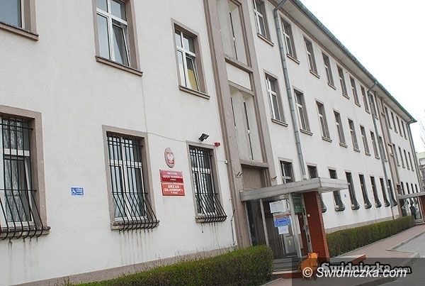 Świdnica: Skarbówka czeka dłużej na podatników