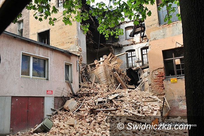 Świdnica: Runęła oficyna [aktualizacja, foto, video]