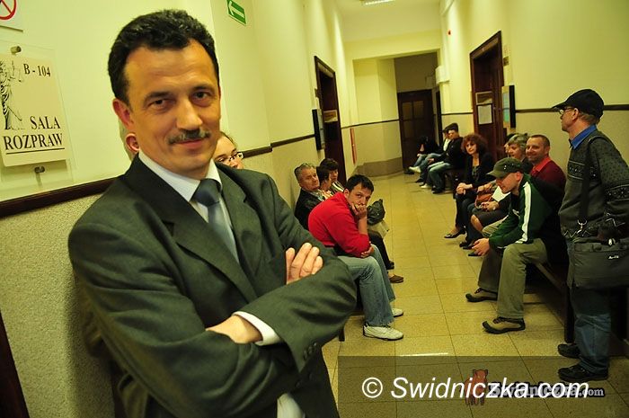 Świdnica: Sąd postanowił: prokuratura znów będzie badać sprawę witryn seks shopów