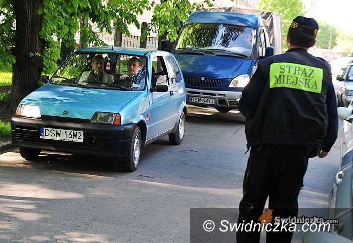 Świdnica: Na maturę z mandatem? – maturzyści zatarasowali drogę