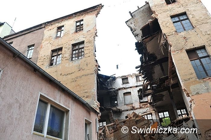 Świdnica: Solidaryzują się z kolegami – SP 1 ogłosiło zbiórkę na rzecz mieszkańców zawalonej kamienicy