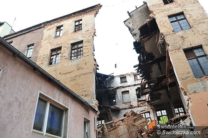 Świdnica: Solidaryzują się z kolegami – SP 1 ogłosiło zbiórkę na rzecz mieszkańców zawalonej kamienicy