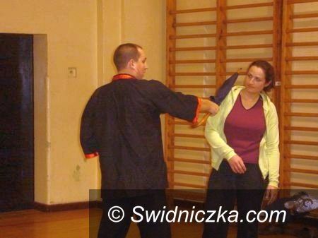 Świdnica: Samoobrona dla pań z MOPS–u