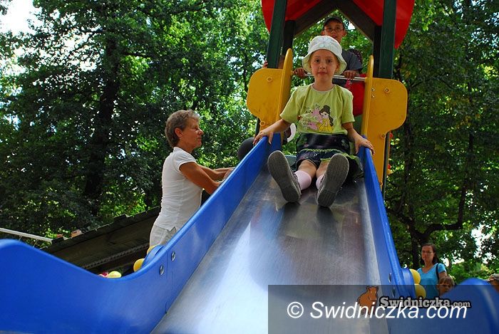 Świdnica: Huśtawki i bujaki dla świdnickich dzieciaków