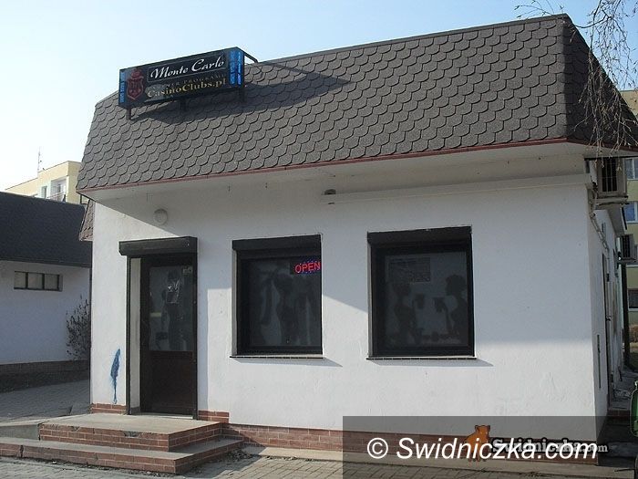 Śwdnica: Nożownik przed sądem