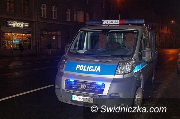 Świdnica: Włamali się do auta, w którym spał człowiek