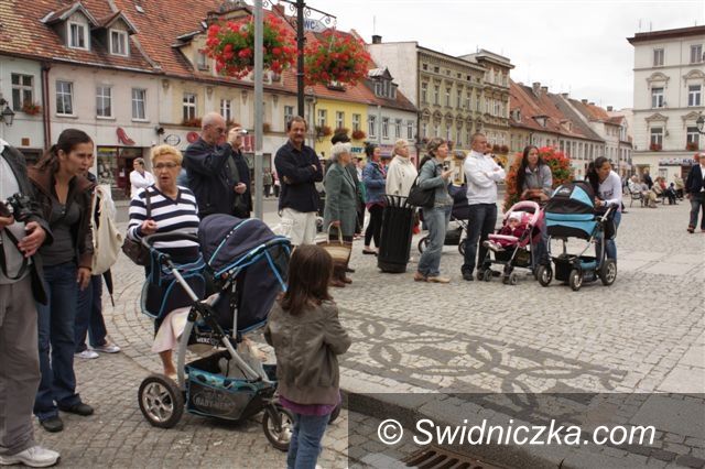 Świebodzice: Księżna Daisy pod ratuszem