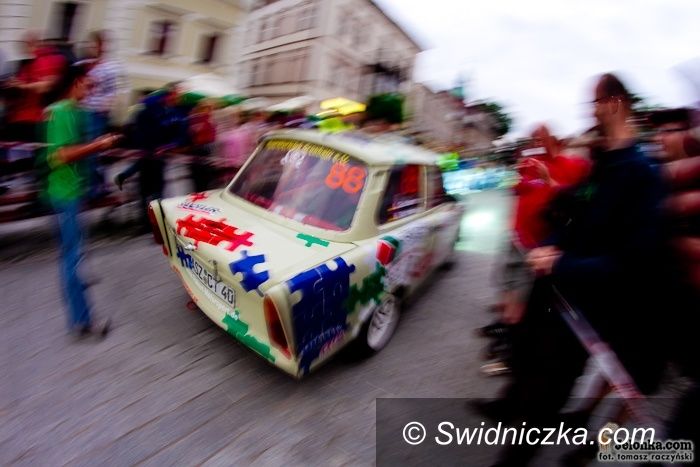 Jelenia Góra: Rajdowcy przywitali Jelenią Górę – fotorelacja z ceremonii startu Rajdu Karkonoskiego