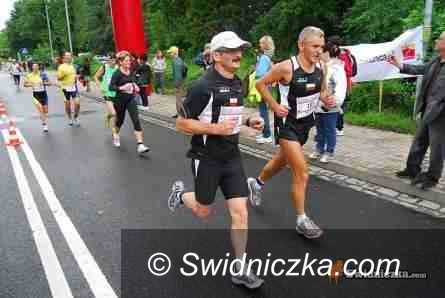 Świdnica: Wystartowali w wieczornym III Biegu Wieżyczkowym