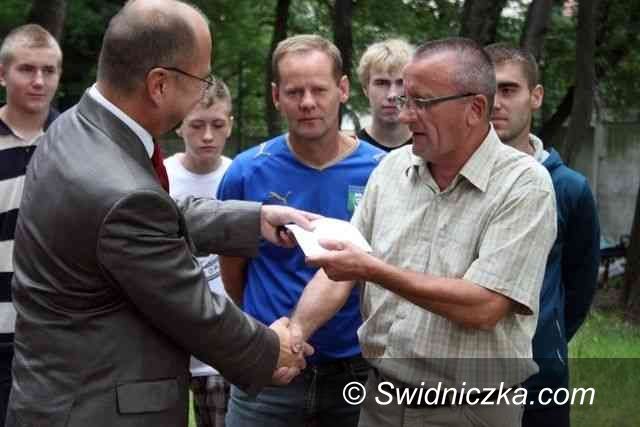 klasa A: Roszady w klasie A: Czarni zagrają, Juventur się wycofał