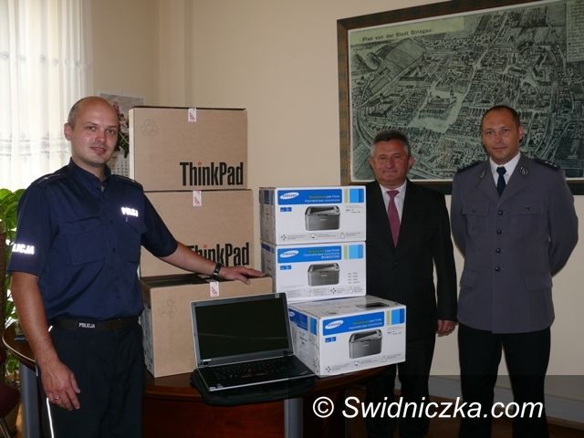 Strzegom: Notebooki dla strzegomskiej policji