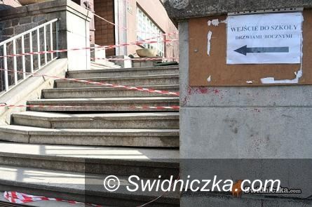 Świdnica: Po schodach do szkoły