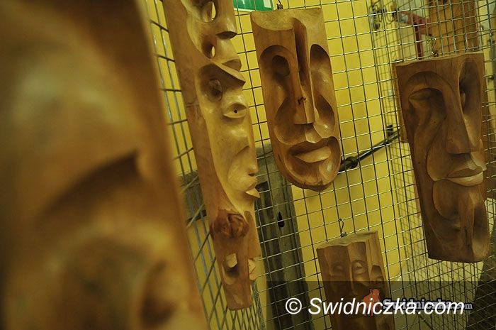 Świdnica: Rzeźba i poezja w świdnickiej bibliotece