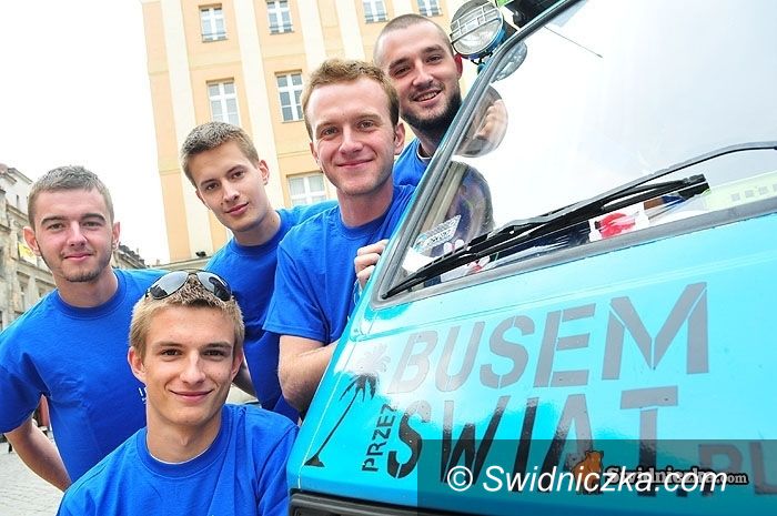 Świdnica/Ateny: Okradli busiaków – nie mogą przekroczyć granicy