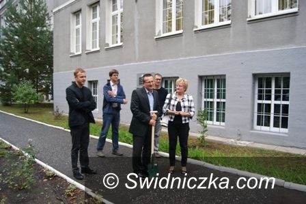 Świdnica: W I LO wyrośnie drzewko przyjaźni