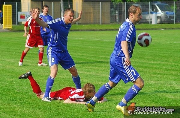 III-liga piłkarska: Polonia pokazała, że gra się do końca – coraz lepsza sytuacja w tabeli biało–zielonych!