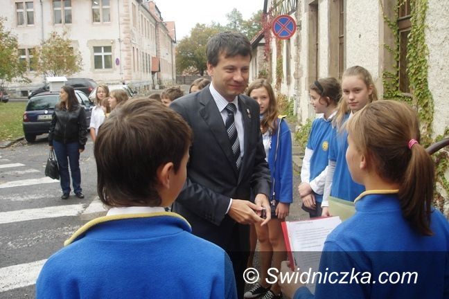Świdnica: Wizyta Rzecznika Praw Dziecka w SP 8