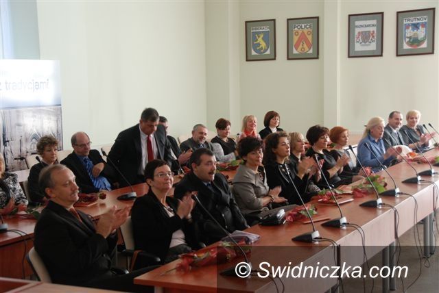 powiat świdnicki: Starosta wyróżnił dyrektorów i nauczycieli