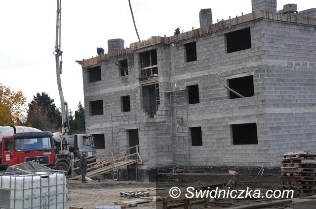 Świdnica/Region: Budynek komunalny pnie się w górę