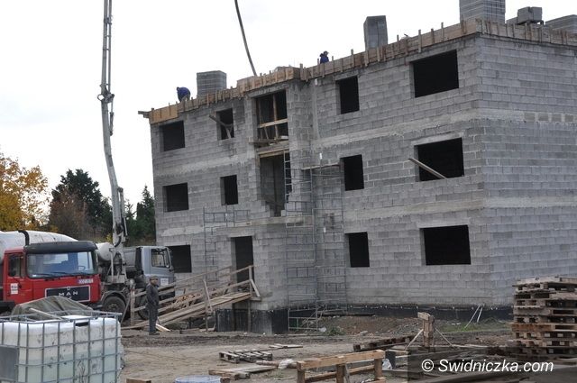 Świdnica/Region: Budynek komunalny pnie się w górę
