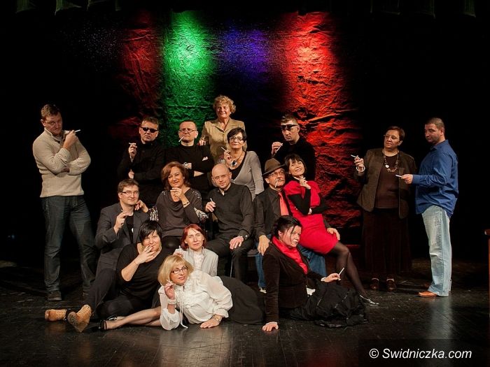 Świdnica: Alchemia Teatralna– GDY PŁOMIENNE ROMANSE OTULI DYMEK Z PAPIEROSA …