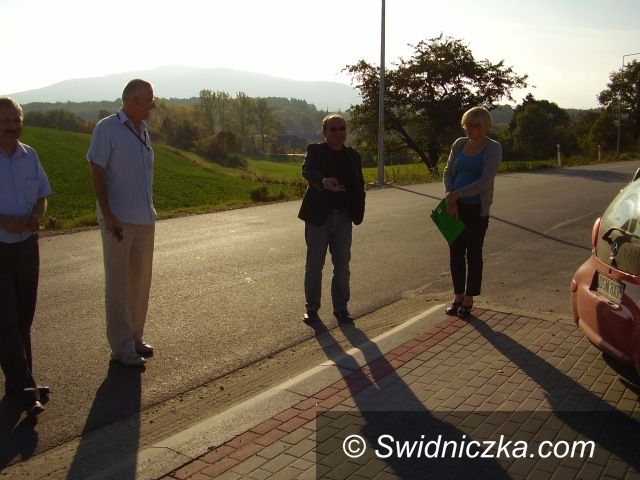 Żarów/ Marcinowice: Marcinowice i Żarów mają nowe chodniki